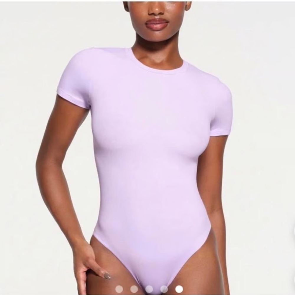 SKIMS FITS EVERYBODY TSHIRT BODYSUIT